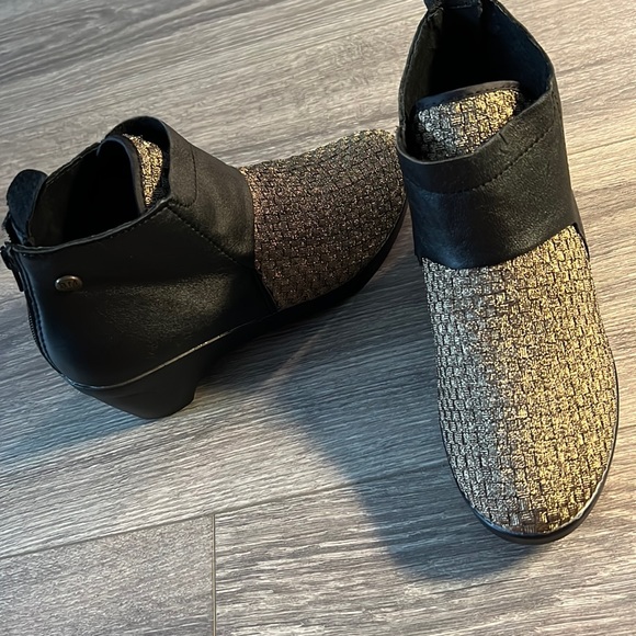 Bernie Mev. ankle booties - Picture 2 of 12